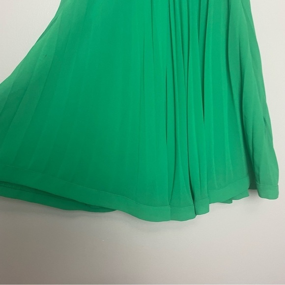 THML Halter Pleated Top Green NWT Size Small - Picture 2 of 10